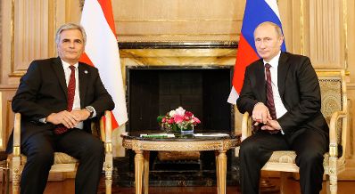 Am 17. Oktober 2014 nahm der Bundeskanzler am Asien-Europa-Gipfel in Mailand teil. Im Bild Bundeskanzler Werner Faymann (l.) im Gespräch mit dem russischen Präsidenten Vladimir Putin (r.).