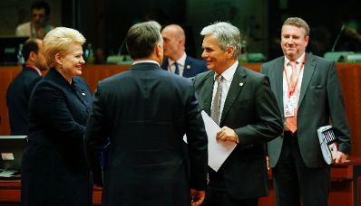 Am 23. Oktober 2014 begann in Brüssel der Europäische Rat der EU-Staats- und Regierungschefs. Im Bild Bundeskanzler Werner Faymann (r.) mit Litauens Präsidentin Dalia Grybauskaitė (l.).