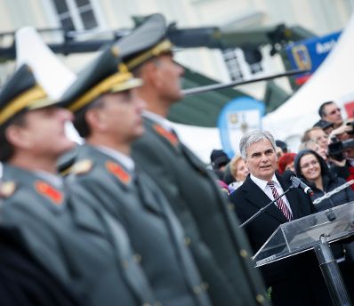 Am 26. Oktober 2014 hielt Bundeskanzler Werner Faymann (im Bild) im Rahmen der Angelobung der Rekrutinnen und Rekruten des österreichischen Bundesheeres auf dem Wiener Heldenplatz eine Rede zum Österreichischen Nationalfeiertag.
