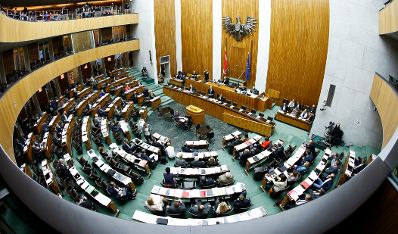 Am 19. November 2014 beantwortete Bundeskanzler Werner Faymann eine Dringliche Anfrage bei der Nationalratssitzung im Parlament.