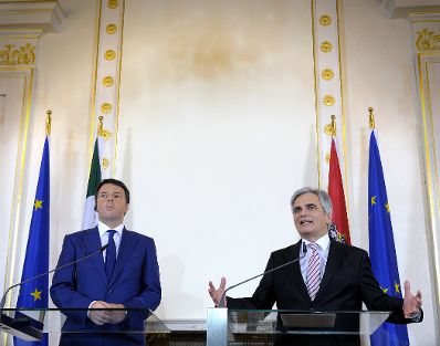 Am 24. November 2014 gaben Bundeskanzler Werner Faymann (r.) und der italienische Ministerpräsident Matteo Renzi (l.) nach einem gemeinsamen Arbeitsgespräch eine Pressekonferenz im Bundeskanzleramt.