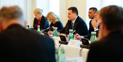 Am 24. November 2014 lud Bundeskanzler Werner Faymann die Mitglieder der Zentraleuropäischen Initiative (ZEI) zu einem Gipfeltreffen in das Bundeskanzleramt ein. Im Bild (v.r.n.l.) der Premierminister der Republik Mazedonien Nikola Gruevski, die Vize-Premierministerin der Republik Serbien Zorana Mihajlovic und die Vize-Außenministerin der Ukraine Nataliia Galibarenko.