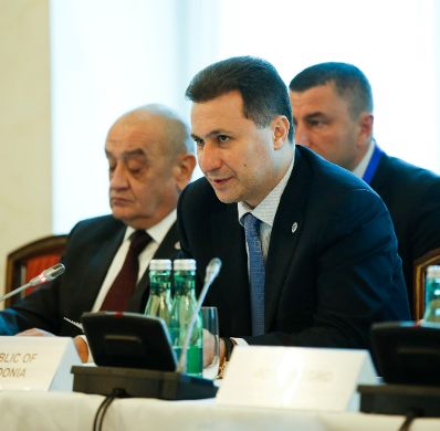Am 24. November 2014 lud Bundeskanzler Werner Faymann die Mitglieder der Zentraleuropäischen Initiative (ZEI) zu einem Gipfeltreffen in das Bundeskanzleramt ein. Im Bild der Premierminister der Republik Mazedonien Nikola Gruevski (r.) und der Vorsitzende des Ministerrates von Bosnien und Herzegowina Vjekoslav Bevanda (l.).