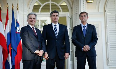 Am 9. Dezember 2014 fand ein trilaterales Treffen zwischen Bundeskanzler Werner Faymann (l.), dem kroatischen Premierminister Zoran Milanović (m.) und dem slowenischen Premierminister Miro Cerar (r.) in Opatija statt.