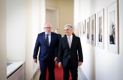 Am 2. Juli 2015 empfing Bundeskanzler Werner Faymann (r.) den Vizepräsidenten der Europäischen Kommission Frans Timmermans (l.) zu eine Arbeitsgespräch im Bundeskanzleramt.