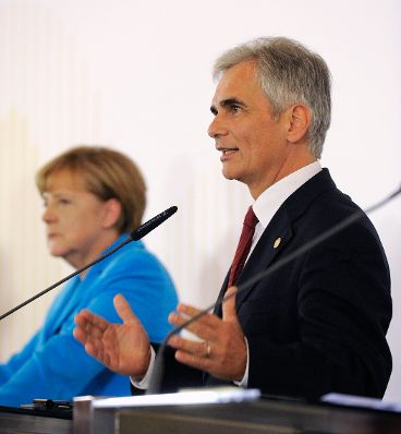 Am 27. August 2015 fand die Westbalkan-Konferenz 2015 in der Hofburg statt. Im Bild Bundeskanzler Werner Faymann (r.) und die deutsche Bundeskanzlerin Angela Merkel (l.) bei der Pressekonferenz.