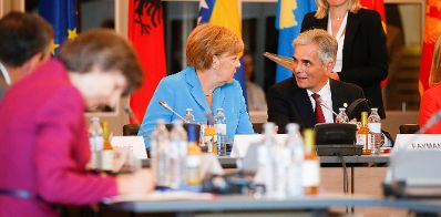 Am 27. August 2015 fand die Westbalkan-Konferenz 2015 in der Hofburg statt. Im Bild Bundeskanzler Werner Faymann (r.) mit der deutschen Bundeskanzlerin Angela Merkel (l.) zu Beginn der Arbeitssitzung.