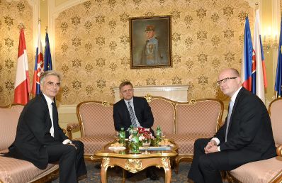 Am 7. September 2015 traf Bundeskanzler Werner Faymann (l.) den slowakischen Premierminister Robert Fico (m.) und den tschechischen Premierminister Bohuslav Sobotka (r.) zu einem trilateralen Treffen zum Thema Asyl.
