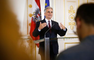 Am 11. September 2015 fand in Wien die Klausurtagung der Bundesregierung statt. Im Bild Bundeskanzler Werner Faymann bei der Pressekonferenz nach der Arbeitssitzung.