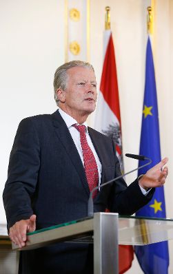 Am 11. September 2015 fand in Wien die Klausurtagung der Bundesregierung statt. Im Bild Vizekanzler und Bundesminister Reinhold Mitterlehner bei der Pressekonferenz nach der Arbeitssitzung.
