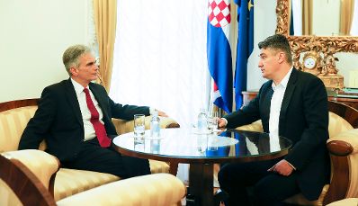 Am 17. September 2015 traf Bundeskanzler Wernern Faymann (l.) den kroatischen Premierminister Zoran Milanović (r.) in Zagreb zu einem Arbeitsgespräch zum Thema Asyl.