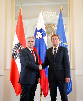 Am 17. September 2015 traf Bundeskanzler Wernern Faymann (l.) den slowenischen Ministerpräsidenten Miro Cerar (r.) in Ljubljana zu einem Arbeitsgespräch zum Thema Asyl.