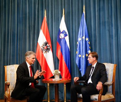 Am 17. September 2015 traf Bundeskanzler Wernern Faymann (l.) den slowenischen Ministerpräsidenten Miro Cerar (r.) in Ljubljana zu einem Arbeitsgespräch zum Thema Asyl.
