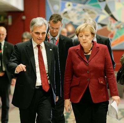Am 15. Oktober 2015 fand in Brüssel de Europäische Rat der EU-Staats- und Regierungschefs statt. Im Bild Bundeskanzler Werner Faymann (l.) mit der deutschen Bundeskanzlerin Angela Merkel (r.).