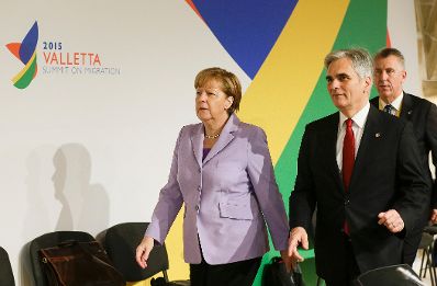 Am 12. November 2015 endete der Gipfel zu Migrationsfragen in Valletta. Im Bild Bundeskanzler Werner Faymann (r.) mit der deutschen Bundeskanzlerin Angela Merkel (l.).