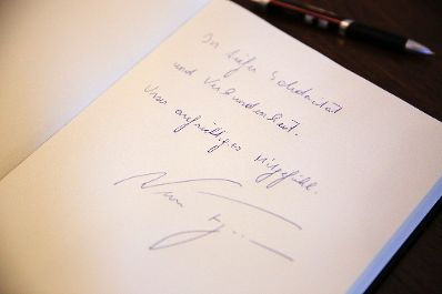 Am 16. November 2015 nahm Bundeskanzler Werner Faymann gemeinsam mit dem französischen Botschafter Pascal Teixeira da Silva vor der französischen Botschaft in Wien an der Veranstaltung zum Gedenken an die Opfer der Anschläge in Paris teil. Im Anschluss fand ein Eintrag in das Kondolenzbuch statt.