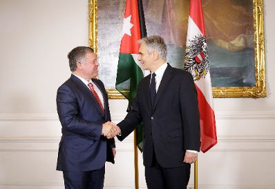 Am 18. November 2015 empfing Bundeskanzler Werner Faymann (r.) den König des Haschemitischen Königreiches Jordanien (l.) zu einem Arbeitsgespräch.