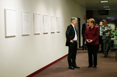 Am 29. November 2015 fand in Brüssel der Sondergipfel der Staats- und Regierungschefs statt. Im Bild Bundeskanzler Werner Faymann (l.) mit der deutschen Bundeskanzlerin Angela Merkel (r.).