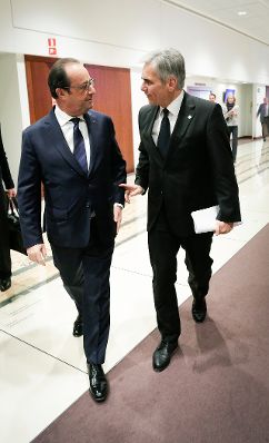 Am 29. November 2015 fand in Brüssel der Sondergipfel der Staats- und Regierungschefs statt. Im Bild Bundeskanzler Werner Faymann (r.) mit dem französischen Staatspräsidenten François Hollande (l.).