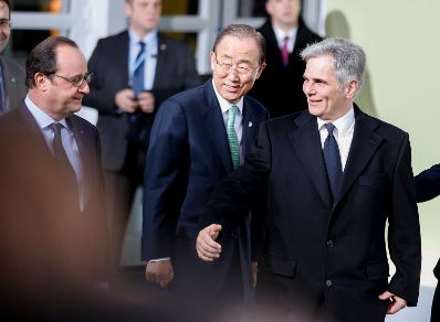 Am 30. November 2015 fand die UN-Klimakonferenz in Paris statt. Im Bild Bundeskanzler Werner Faymann (r.) mit dem französischen Präsidenten François Hollande (l.) und dem UN-Generalsekretär Ban Ki-moon (m.).
