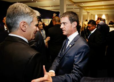 Am 30. November 2015 fand die UN-Klimakonferenz in Paris statt. Im Bild Bundeskanzler Werner Faymann (l.) mit dem französischen Premierminister Manuel Valls (r.).