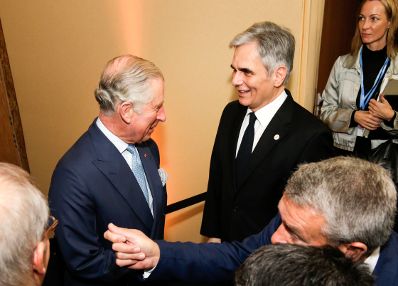 Am 30. November 2015 fand die UN-Klimakonferenz in Paris statt. Im Bild Bundeskanzler Werner Faymann (r.) mit dem britischen Thronfolger Prinz Charles (l.).