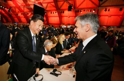 Am 30. November 2015 fand die UN-Klimakonferenz in Paris statt. Im Bild Bundeskanzler Werner Faymann (r.) mit dem chinesischen Staatspräsidenten Xi Jinping (l.).