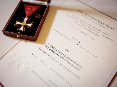 Am 4. Dezember 2015 überreichte Bundeskanzler Werner Faymann das österreichische Ehrenkreuz für Wissenschaft und Kunst an Rudolf Gelbard.