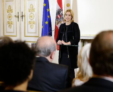 Am 4. Dezember 2015 überreichte Bundeskanzler Werner Faymann das österreichische Ehrenkreuz für Wissenschaft und Kunst an Rudolf Gelbard. Im Bild Staatssekretärin Sonja Steßl.