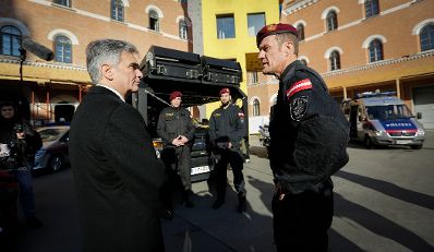 Am 25. Dezember 2015 besuchte Bundeskanzler Werner Faymann die Verkehrsleitzentrale der Bundespolizeidirektion Wien.