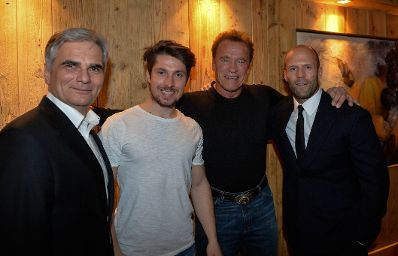 Am 23. Jänner 2016 besuchte Bundeskanzler Werner Faymann (l.) den Ski-Weltcup in Kitzbühel. Im Bild mit (v.l.n.r.) Marcel Hirscher, Arnold Schwarzenegger und Jason Statham.