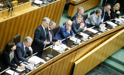 Am 27. Jänner 2016 gab Bundeskanzler Werner Faymann im Parlament eine Erklärung zur Regierungsumbildung ab.