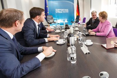 Am 4. Februar 2016 fand die Syrien-Konferenz in London statt. Im Bild (v.r.n.l.) die deutsche Bundeskanzlerin Angela Merkel, Bundeskanzler Werner Faymann, der niederländische Ministerpräsident Mark Rutte und der Präsident des Europäischen Rates Donald Tusk.