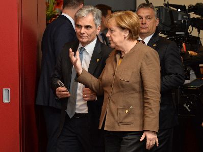 Am 18. Februar 2016 begann in Brüssel der Europäische Rat der Staats- und Regierungschefs. Im Bild Bundeskanzler Werner Faymann (l.) mit der deutschen Bundeskanzlerin Angela Merkel (r.).