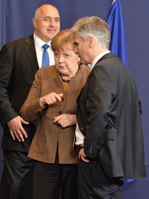 Am 18. Februar 2016 begann in Brüssel der Europäische Rat der Staats- und Regierungschefs. Im Bild Bundeskanzler Werner Faymann (l.) mit der deutschen Bundeskanzlerin Angela Merkel (r.).