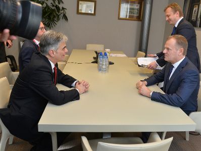 Am 19. Februar 2016 endete in Brüssel der Europäische Rat der Staats- und Regierungschefs. Im Bild Bundeskanzler Werner Faymann (l.) mit dem Präsident des Europäischen Rates Donald Tusk (r.).