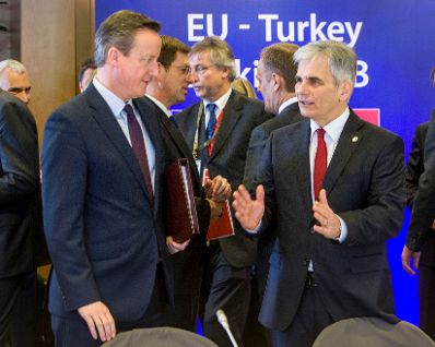 Am 7. März 2016 fand in Brüssel der Sondergipfel der Staats- und Regierungschefs statt. Im Bild Bundeskanzler Werner Faymann (r.) mit dem britischen Premierminister David Cameron (l.).