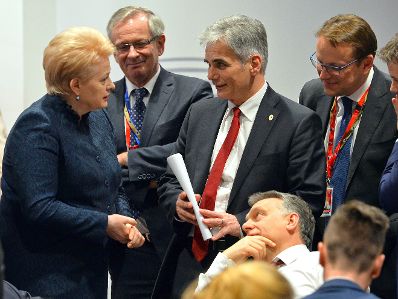 Am 7. März 2016 fand in Brüssel der Sondergipfel der Staats- und Regierungschefs statt. Im Bild Bundeskanzler Werner Faymann (r.) mit der litauischen Staatspräsidentin Dalia Grybauskaitė (l.).