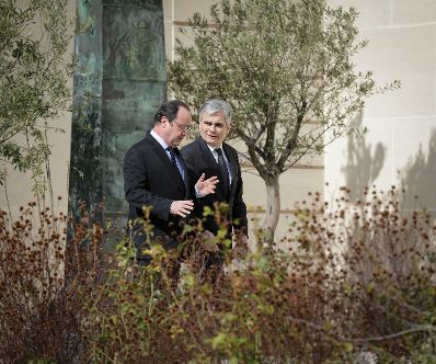 Am 12. März 2016 nahm Bundeskanzler Werner Faymann (r.) an einem Treffen mit dem französischen Staatspräsidenten François Hollande (l.) zur politischen Situation Europas in Paris teil.