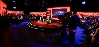 Am 13. März 2016 stellte sich Bundeskanzler Werner Faymann den Fragen der Moderatorin Ingrid Thurnher in der ORF Sendung "Im Zentrum".