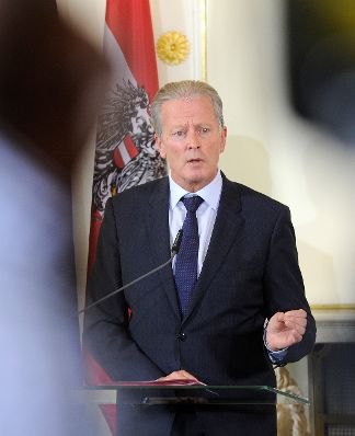 Vizekanzler und Bundesminister Reinhold Mitterlehner beim Pressefoyer nach dem Ministerrat am 26. April 2016. 
