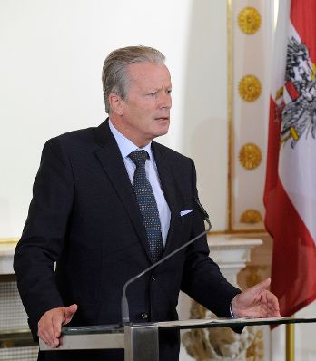 Vizekanzler und Bundesminister Reinhold Mitterlehner beim Pressefoyer nach dem Ministerrat am 3. Mai 2016.