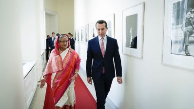 Am 30. Mai 2017 empfing Bundeskanzler Christian Kern (r.) die Ministerpräsidentin von Bangladesch Sheikh Hasina zu einem Arbeitsgespräch (l.).