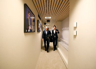 Am 24. Jänner 2019 nahm Bundeskanzler Sebastian Kurz (r.) am Weltwirtschaftsforum in Davos teil. Im Bild mit Apple Chef Tim Cook (l.).