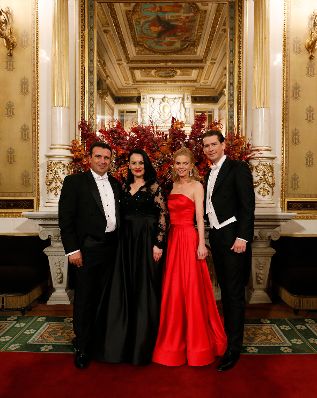 Am 28. Februar 2019 besuchte Bundeskanzler Sebastian Kurz (r.) den Wiener Opernball. Im Bild mit Susanne Thier (m.r.), Zoran Zaev (l.), mazedonischen Ministerpräsidenten und Zorica Zaeva (m.l.).