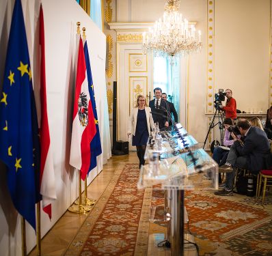 Bundeskanzler Sebastian Kurz (m.), Vizekanzler Heinz-Christian Strache (r.) und Bundesministerin Margarete Schramböck (l.) beim Pressefoyer nach dem Ministerrat am 20. März 2019.