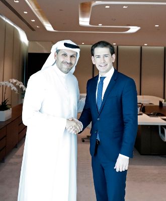 Am 23. März 2019 fand die Arbeitsreise von Bundeskanzler Sebastian Kurz (r.) in den Vereinigten Arabischen Emiraten statt. Im Bild mit Khaldoon Al Mubarak (l.), CEO Staatsholding Mubadala.