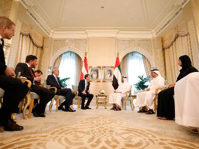 Am 23. März 2019 fand die Arbeitsreise von Bundeskanzler Sebastian Kurz (m.l.) in den Vereinigten Arabischen Emiraten statt. Im Bild mit Kronprinz Mohammed bin Zayed Al Nahyan (m.r.).