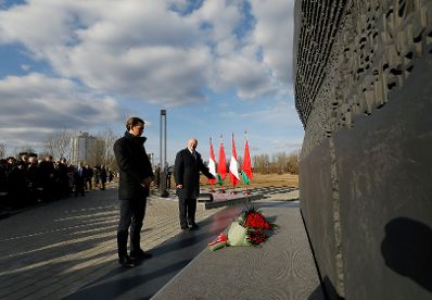 Am 28. März 2019 fand die Arbeitsreise von Bundeskanzler Sebastian Kurz (l.) in Minsk statt. Im Bild bei der Einweihung eines Denkmals mit Weißrusslands Präsident Alexander Lukaschenko (r.).