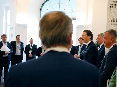 Am 09. April 2019 nahm Bundeskanzler Sebastian Kurz (2.v.r.) am Jahrestreffen des Handelsverbandes teil.